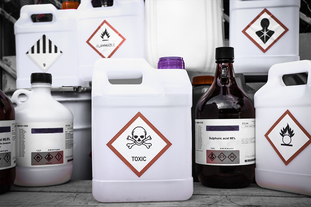 Chemikalien Behälter die Sachkunde nach §11 Chemikalien-Verbotsverordnung bedarf - Sarmas-Arbeitssicherheit.