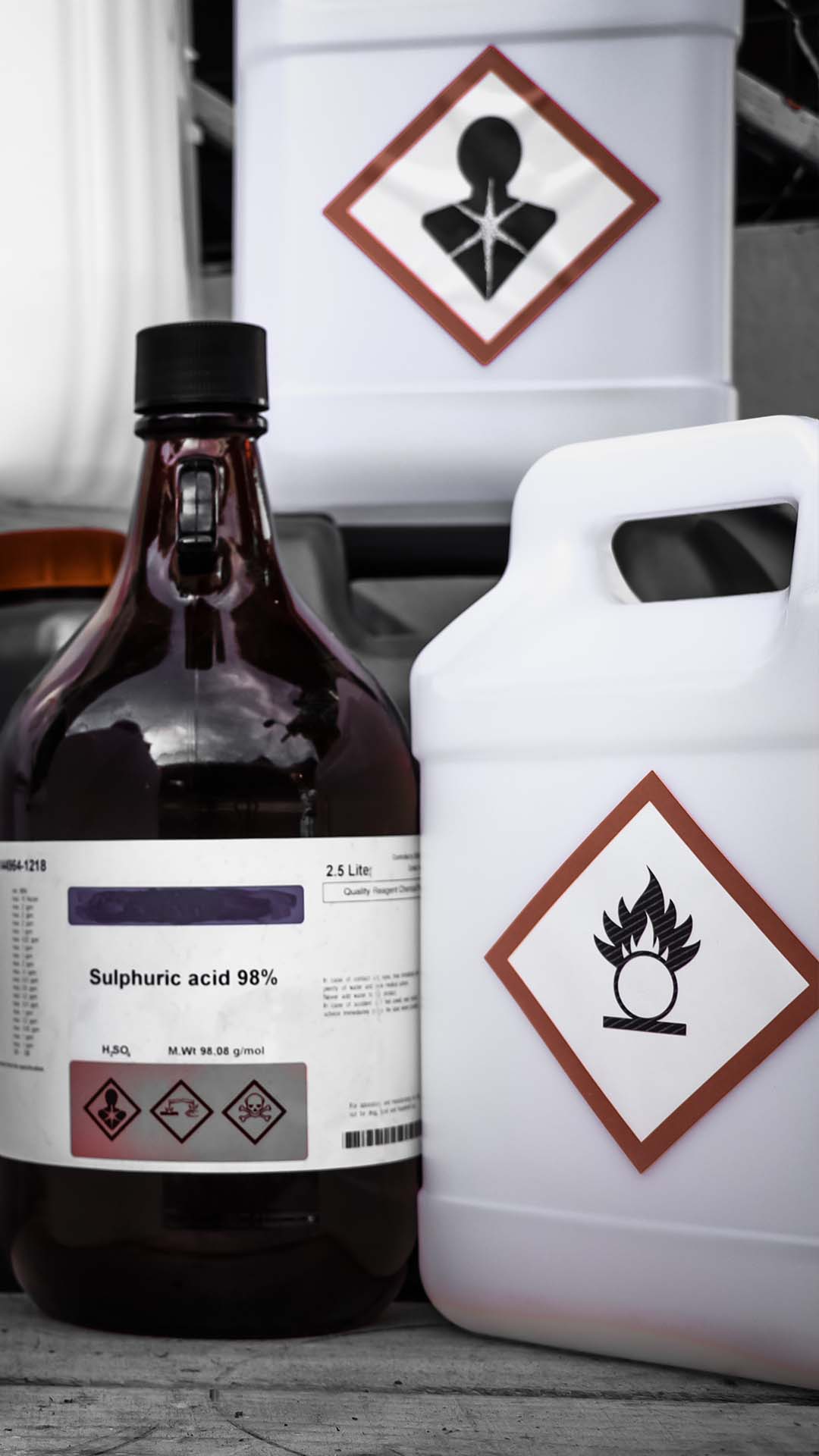 Chemikalien Behälter die Sachkunde nach §11 Chemikalien-Verbotsverordnung bedarf - Sarmas-Arbeitssicherheit.